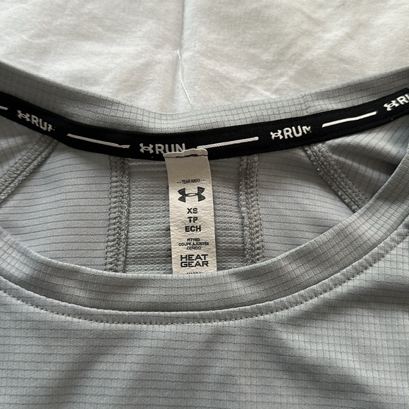 under armour woman’s tee, size xs - Picture 2 of 4